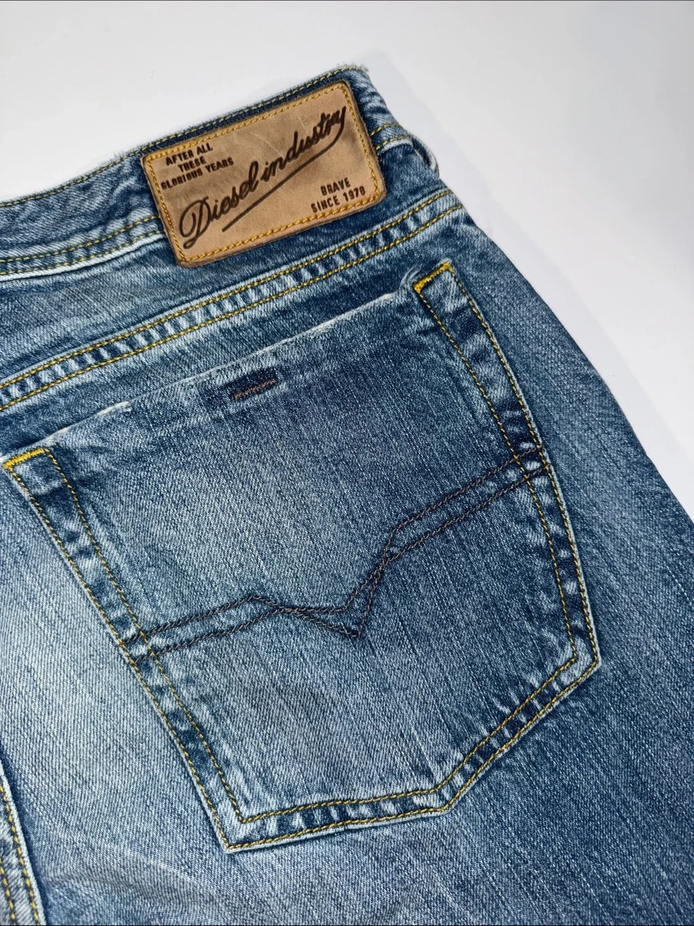 Men's Diesel Zathan Blue Distressed Wide Leg Jeans size 31x30